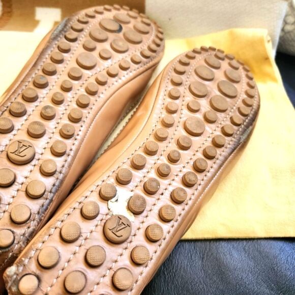 Louis Vuitton Nude Patent Leather Flats - Picture 10 of 13